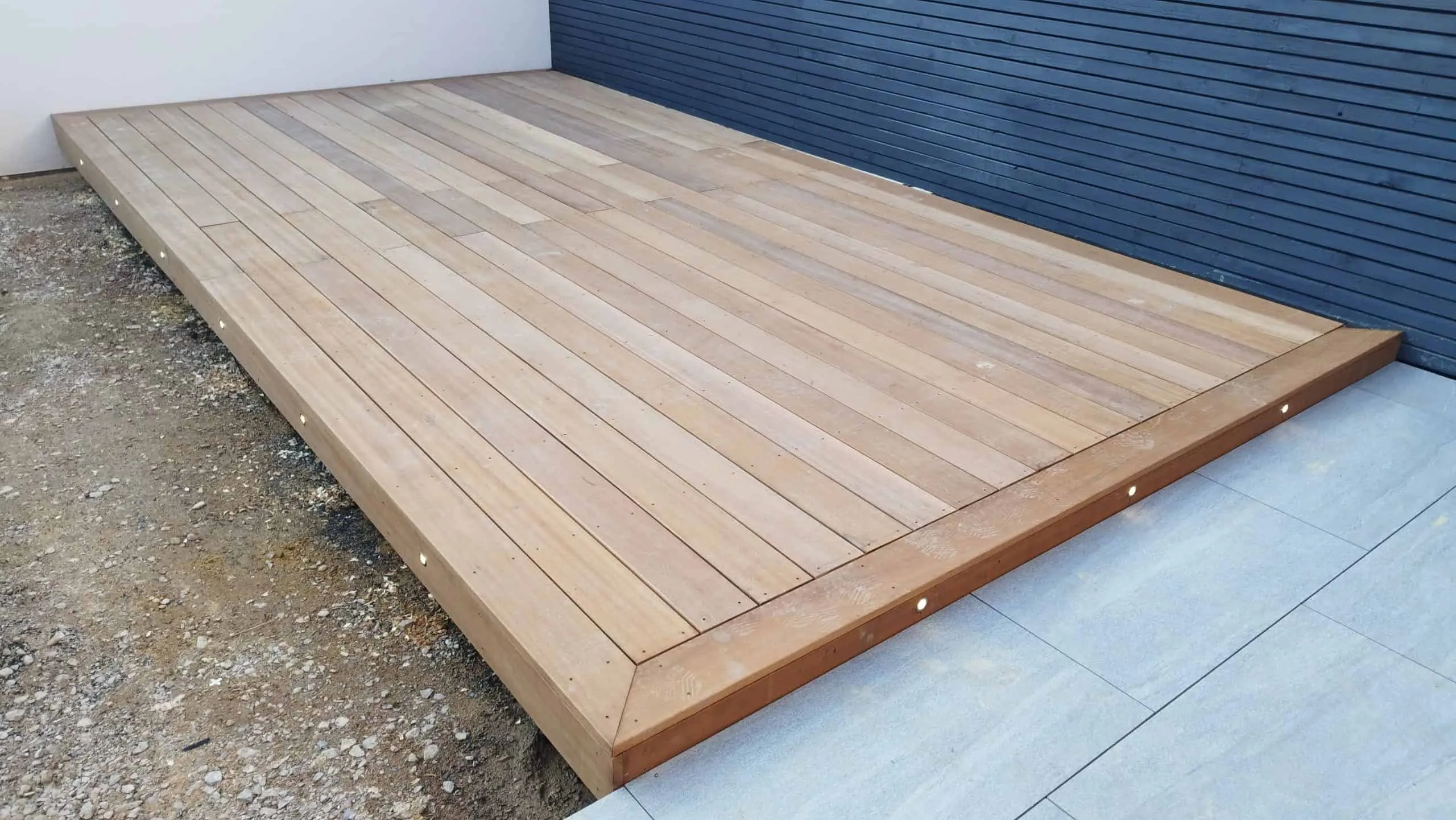 Porcelain, hardwood decking and rendered beds, Hailsham, photo 4 of 6