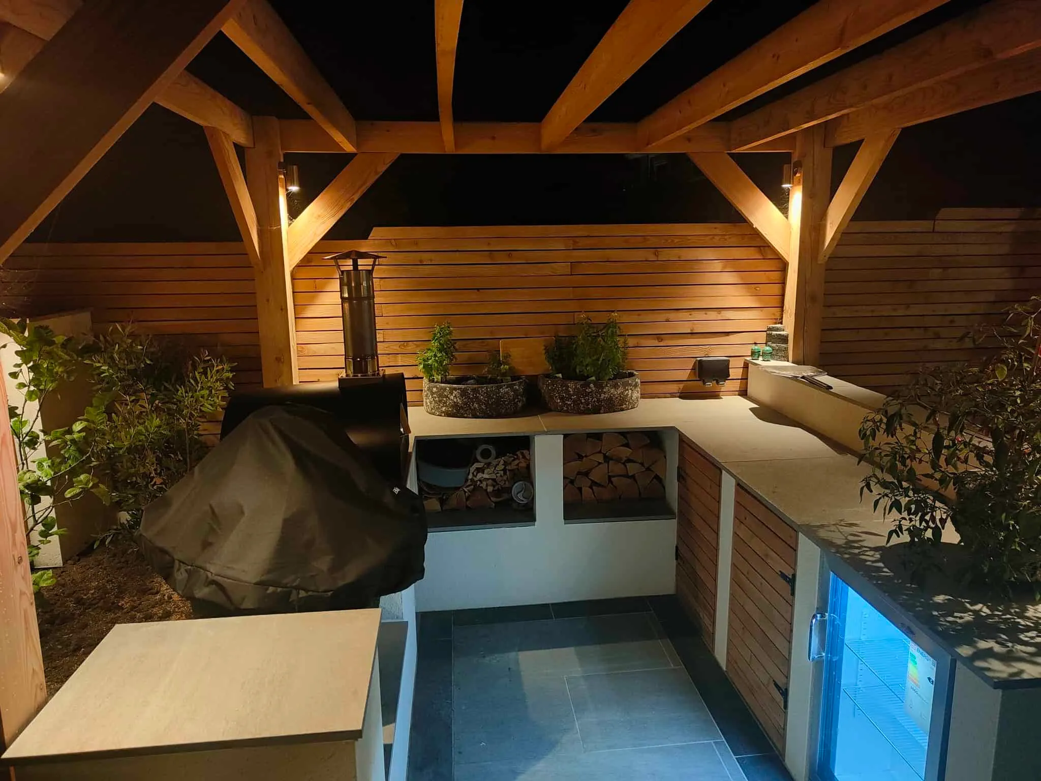 Modern garden designed by Secret Spaces and built by RF Construction